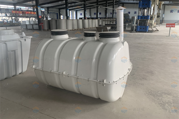 傳統(tǒng)化糞池和SMC玻璃鋼化糞池有什么不同？