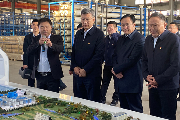 赤峰市黨政考察團蒞臨遼寧一諾環(huán)境產業(yè)集團有限公司進行參觀考察 赤峰市黨政考察團蒞臨遼寧一諾環(huán)境產業(yè)集團有限公司進行參觀考察